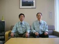 写真3 （左）古賀 清 安全管理士（右）栗山 繁久 副所長・安全衛生管理士